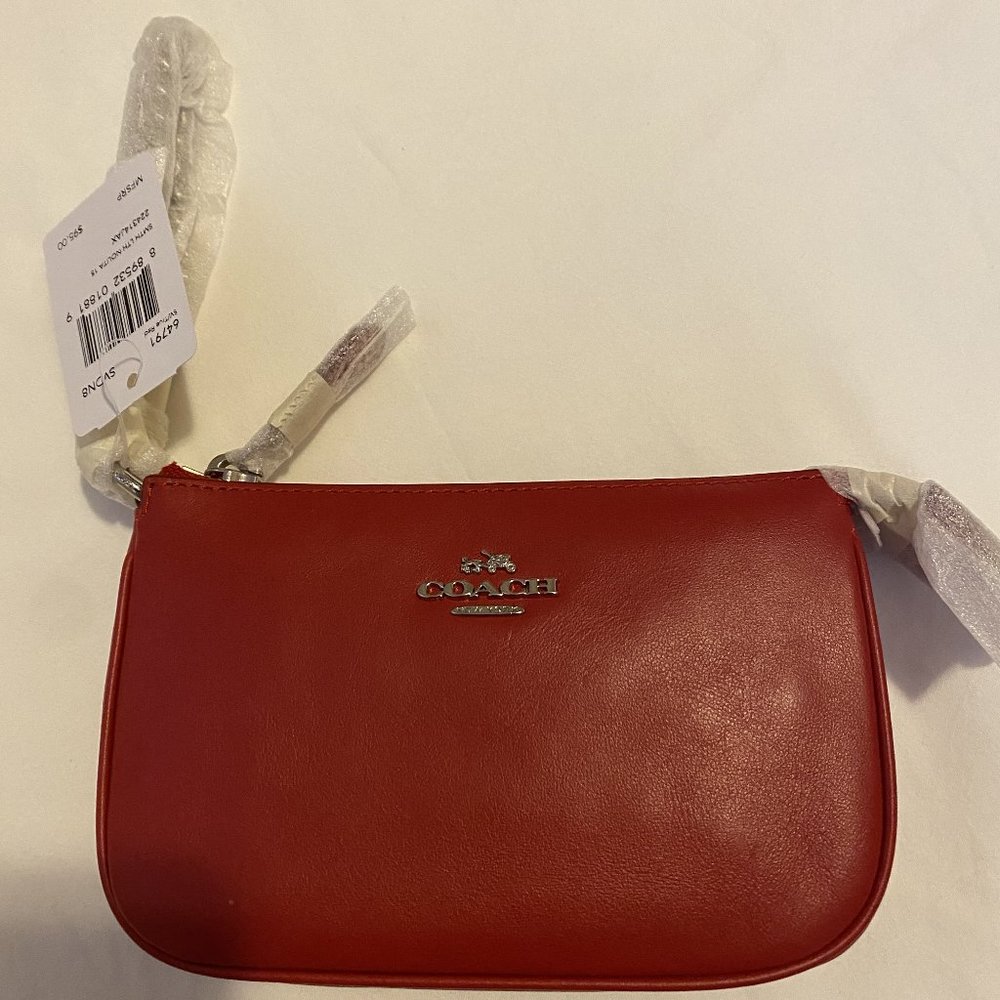 COACH NOLITA WRISTLET 15 IN LEATHER, Red